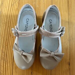Capezio Girls Tap Dance Shoes, Size 10.5 Toddler